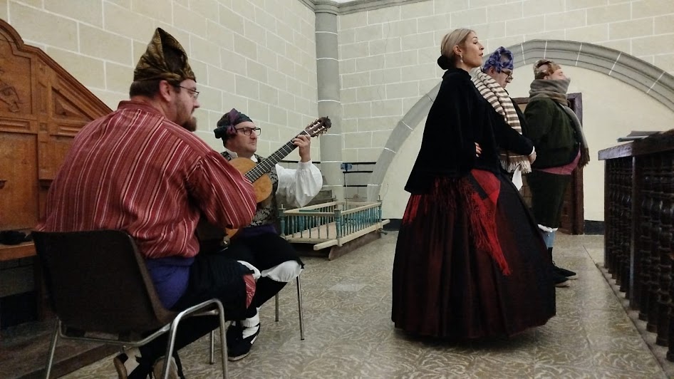 Músicos y bailarines tradicionales
