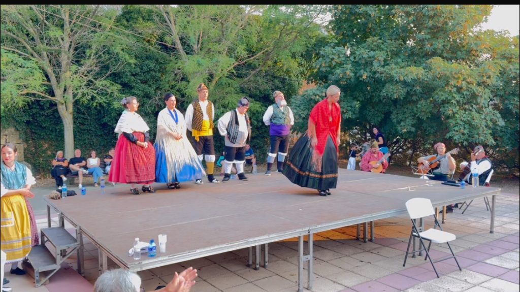 Baile tradicional en escenario