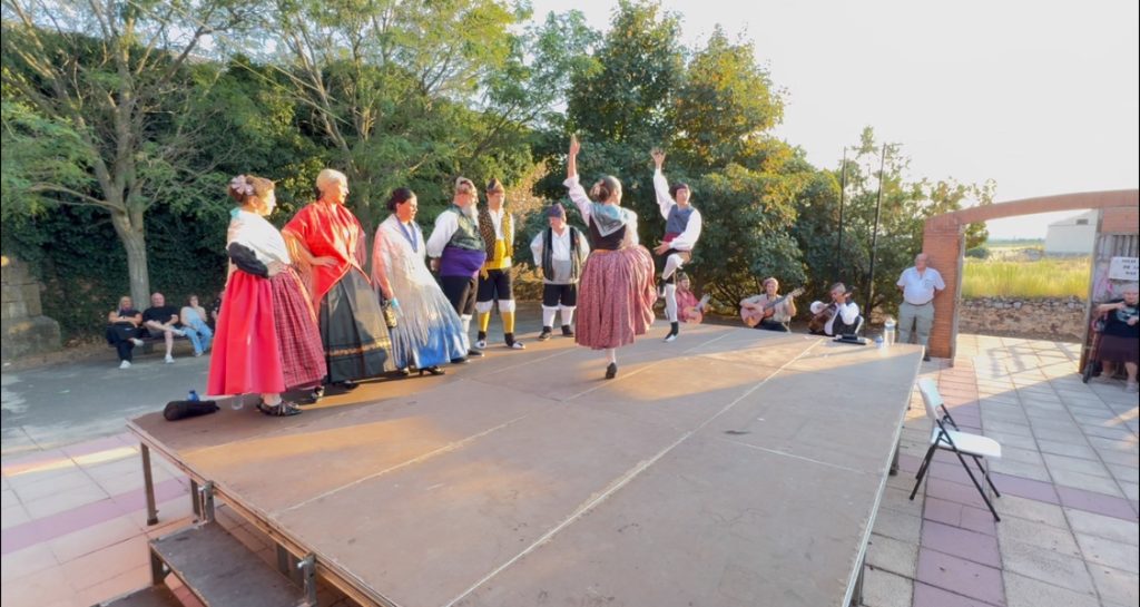 Baile tradicional en escenario